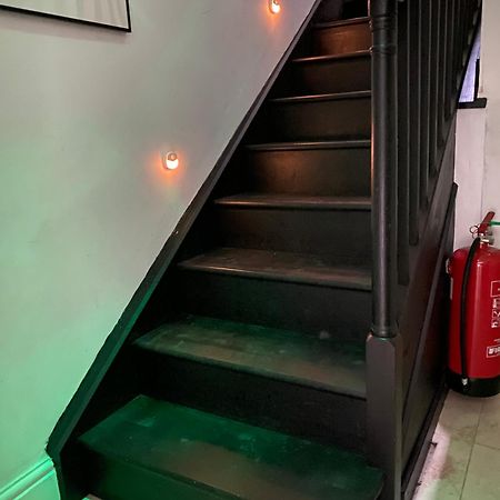The Attic Apartment, Quay Street Studios Cardigan Exteriör bild