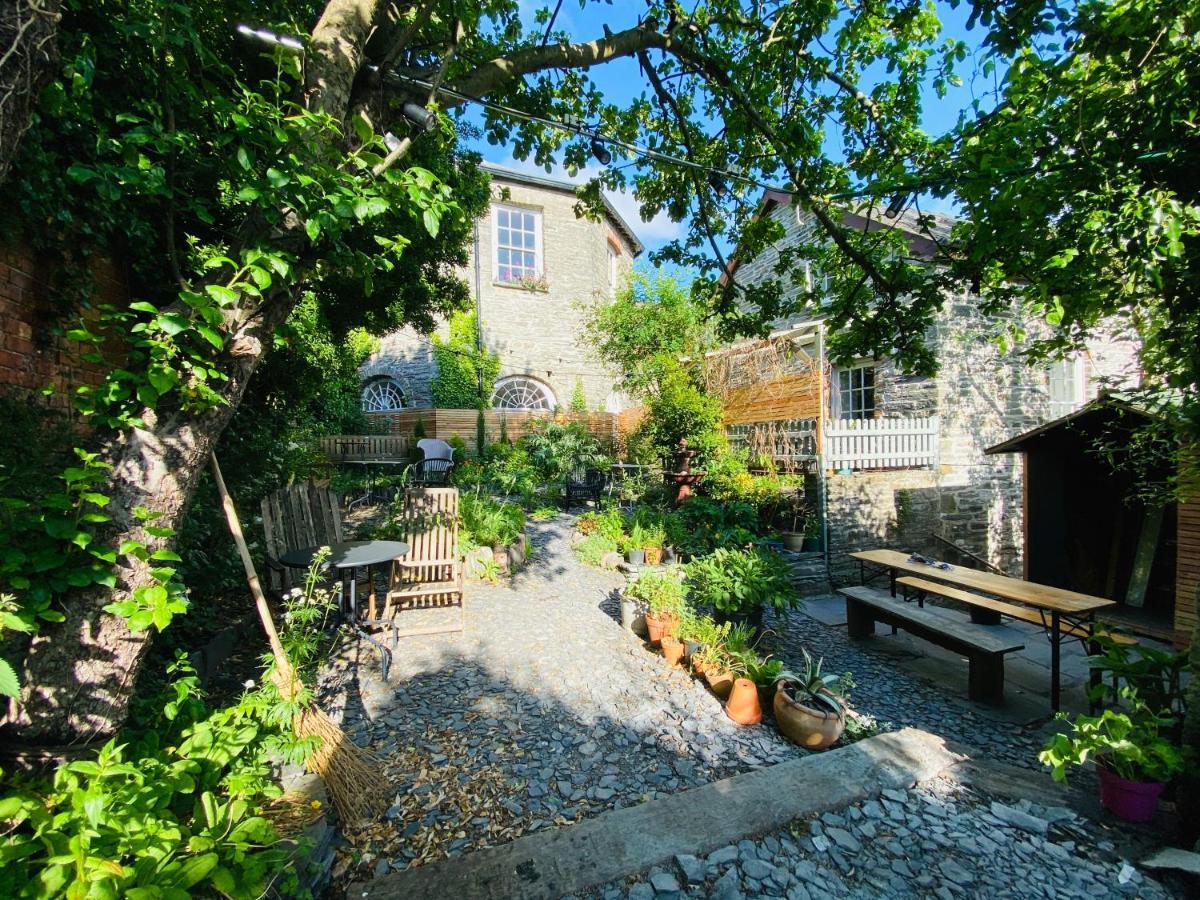 The Attic Apartment, Quay Street Studios Cardigan Exteriör bild