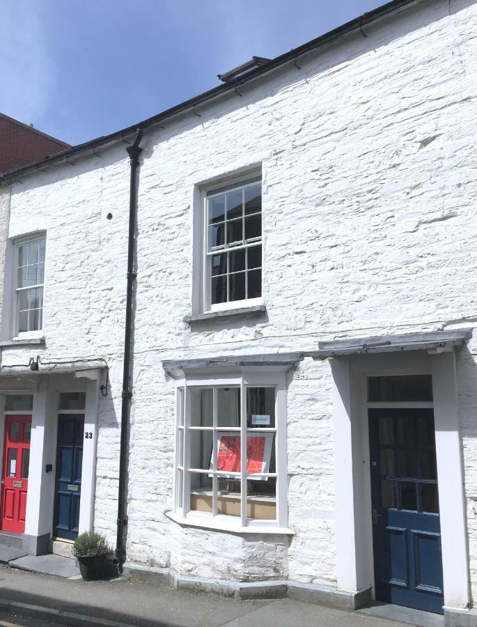 The Attic Apartment, Quay Street Studios Cardigan Exteriör bild