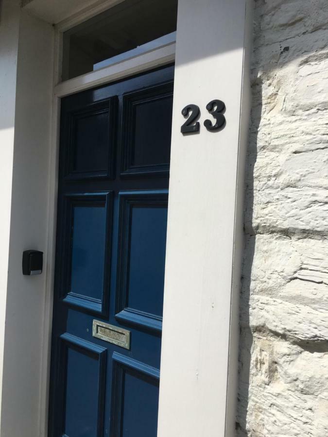 The Attic Apartment, Quay Street Studios Cardigan Exteriör bild